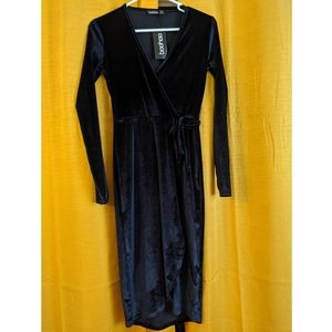 Boohoo blue valvet dress